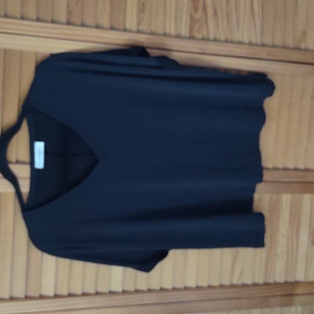 Showpo Black Cuffed Short Sleeves V Neckline Side Slit Soft T-Shirt Size Medium